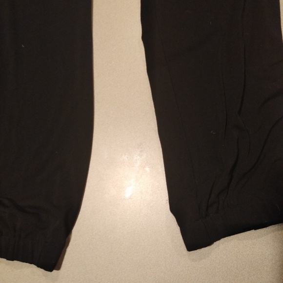 Black of shoulder jumper - Picture 5 of 7